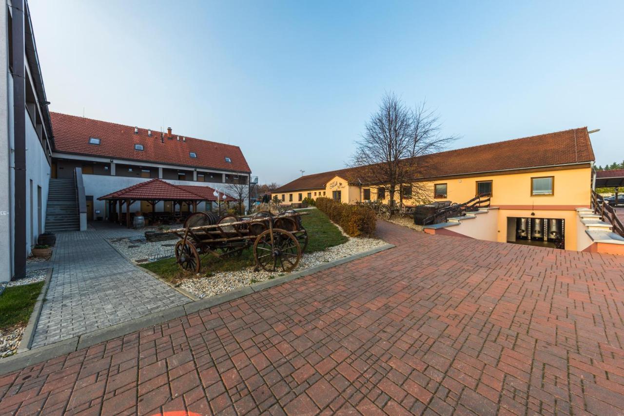 Hotel Madl Velké Bílovice Zewnętrze zdjęcie