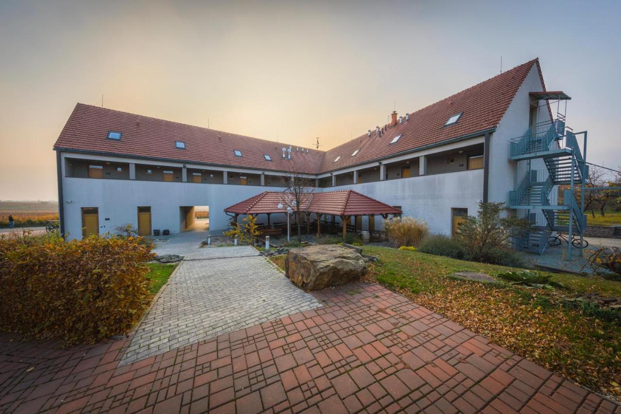 Hotel Madl Velké Bílovice Zewnętrze zdjęcie